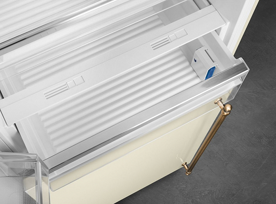SMEG FA8005LPO5 Отдельностоящий холодильник, 70 см, петли слева, кремовый, фурнитура латунная